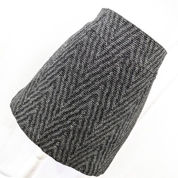 ANN TAYLOR LOFT! WOOL BLEND NUBBY FINISH, BLACK & WHITE TWEED SKIRT! SZ 6 - Picture 1 of 8
